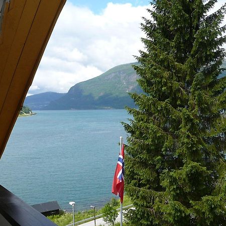 Panorama Fjord Olden Apartment Exterior photo